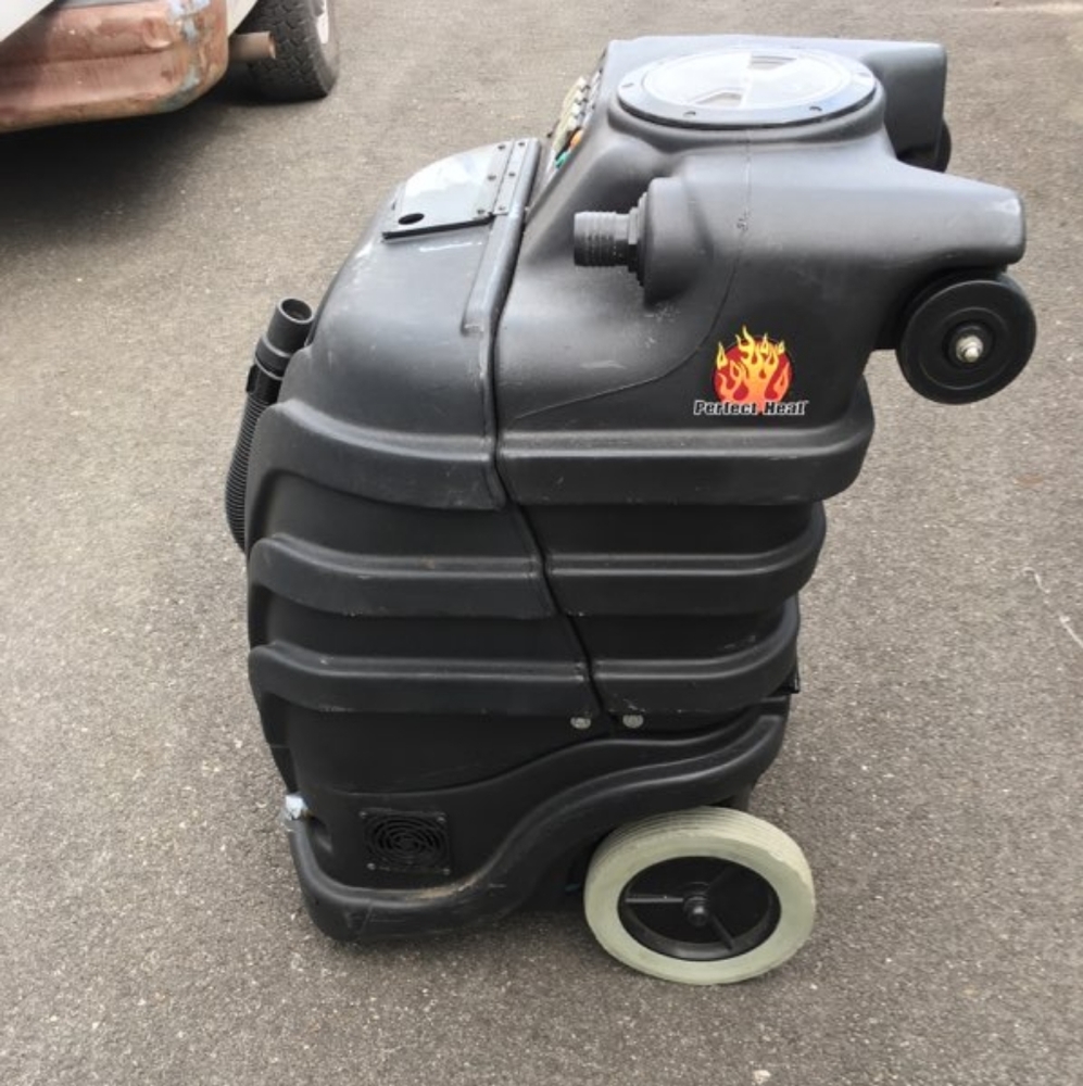 Rotovac 360i and Powrflite black max extractor as a bundle.. Orig price $7000 - Picture 4 of 12